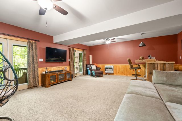 316 Wood View Drive, East Bernstadt, KY 40729