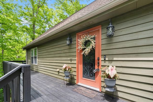 316 Wood View Drive, East Bernstadt, KY 40729