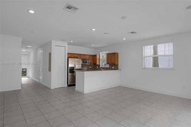 4088 W Palm Aire Dr 21, Pompano Beach, FL 33069