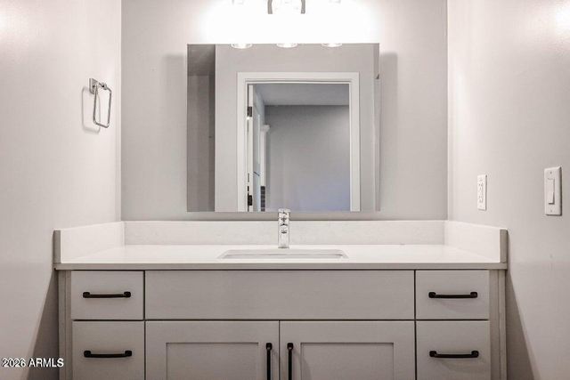 475 N 9TH Street 204, Phoenix, AZ 85006