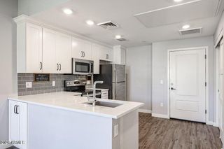 475 N 9TH Street 204, Phoenix, AZ 85006