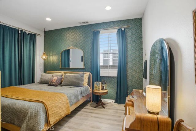 22458 Plantation Court, Saugus, CA 91350