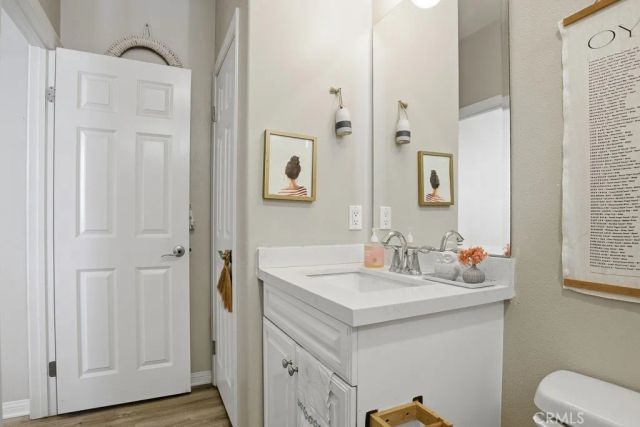 22458 Plantation Court, Saugus, CA 91350