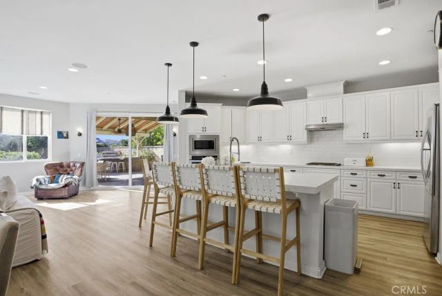 22458 Plantation Court, Saugus, CA 91350