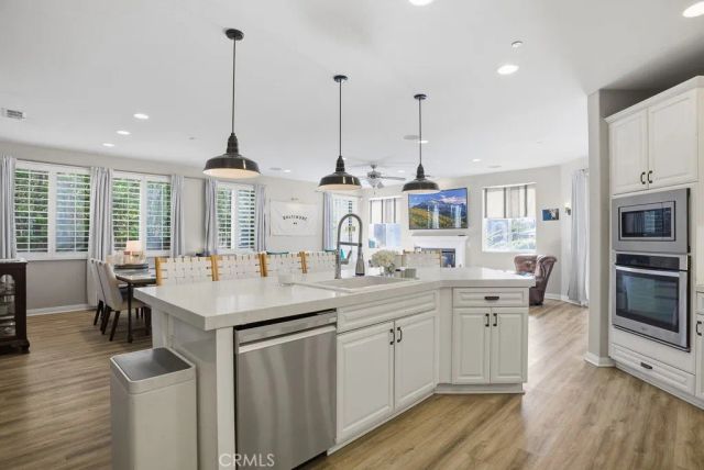 22458 Plantation Court, Saugus, CA 91350