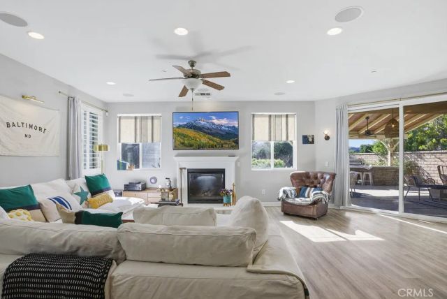 22458 Plantation Court, Saugus, CA 91350