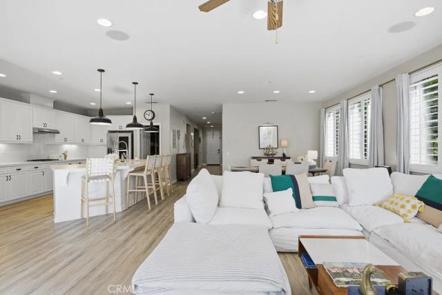 22458 Plantation Court, Saugus, CA 91350