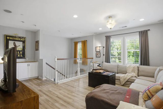 22458 Plantation Court, Saugus, CA 91350