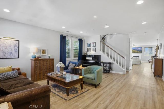 22458 Plantation Court, Saugus, CA 91350