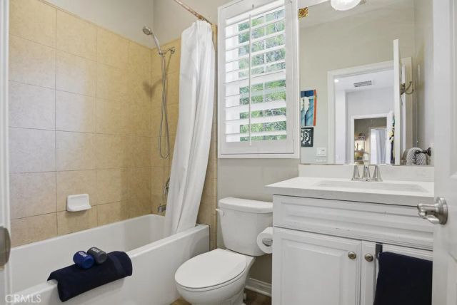 22458 Plantation Court, Saugus, CA 91350