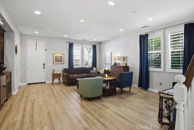 22458 Plantation Court, Saugus, CA 91350