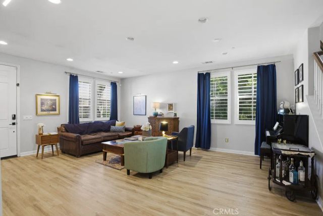 22458 Plantation Court, Saugus, CA 91350