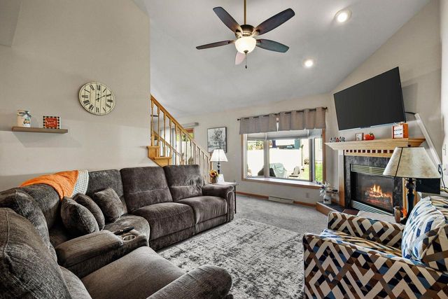 636 Constitution Lane, Deforest, WI 53532