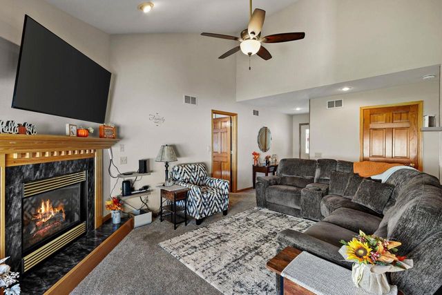 636 Constitution Lane, Deforest, WI 53532