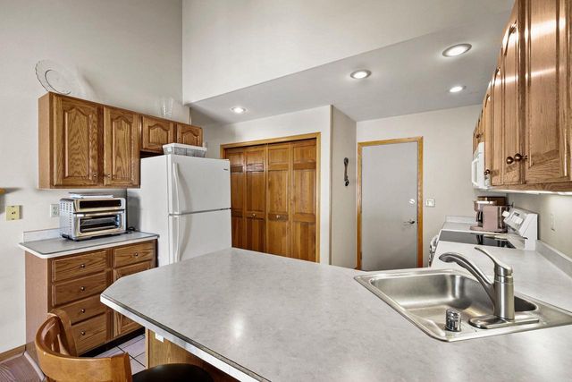 636 Constitution Lane, Deforest, WI 53532