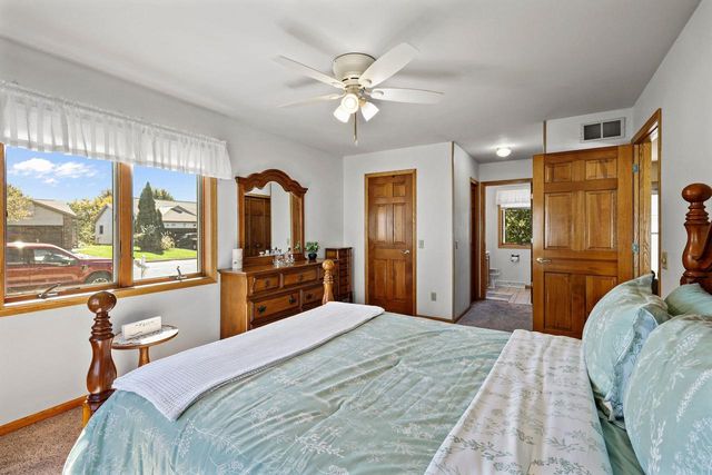 636 Constitution Lane, Deforest, WI 53532