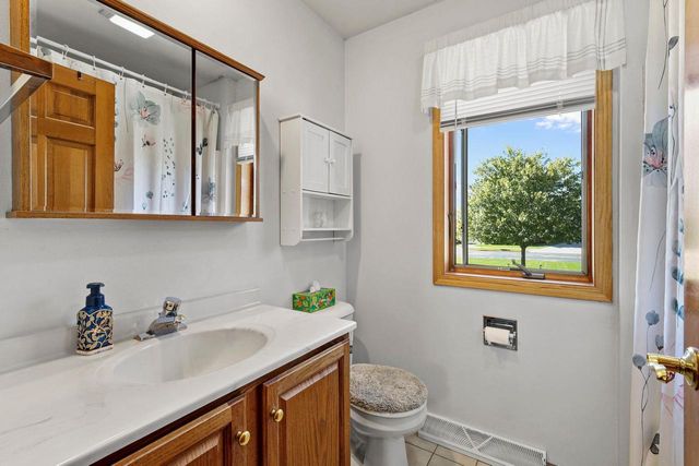 636 Constitution Lane, Deforest, WI 53532