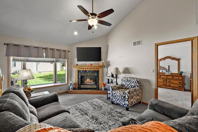 636 Constitution Lane, Deforest, WI 53532
