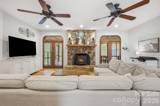 227 Black Bear Cove, Clyde, NC 28721