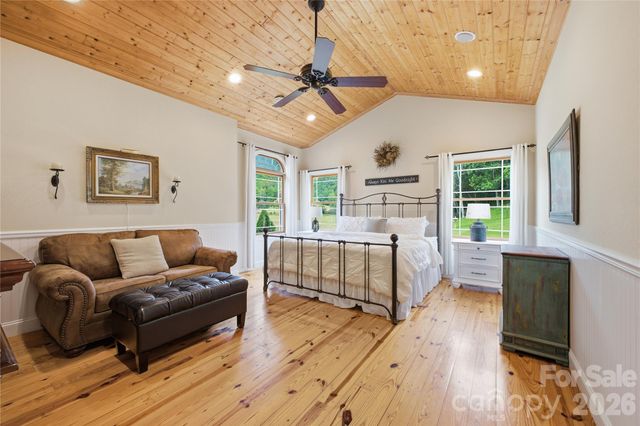 227 Black Bear Cove, Clyde, NC 28721