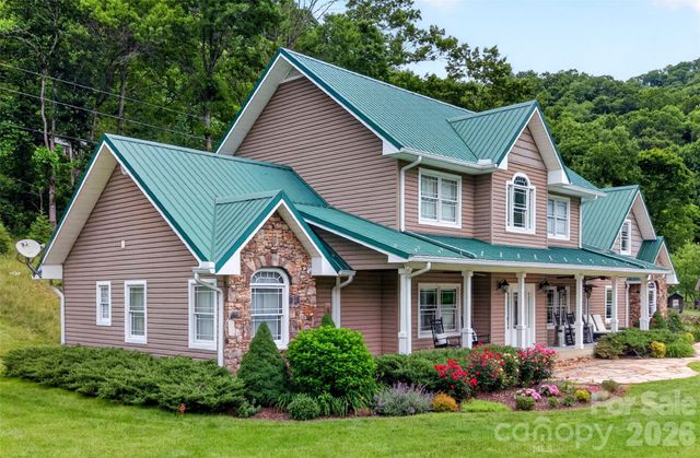 227 Black Bear Cove, Clyde, NC 28721