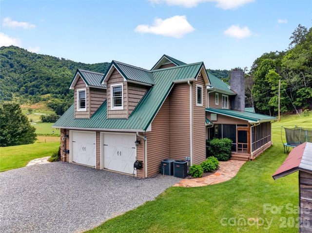227 Black Bear Cove, Clyde, NC 28721