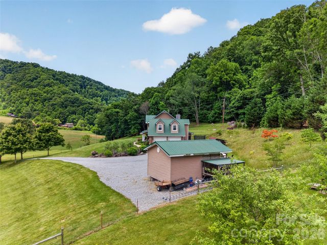227 Black Bear Cove, Clyde, NC 28721