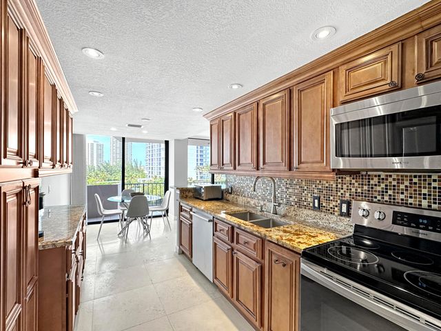 4200 N Ocean Drive 2-506, Singer Island, FL 33404