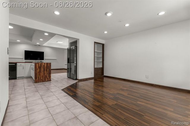 2168 Garry Drive, Troy, MI 48083