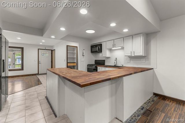 2168 Garry Drive, Troy, MI 48083