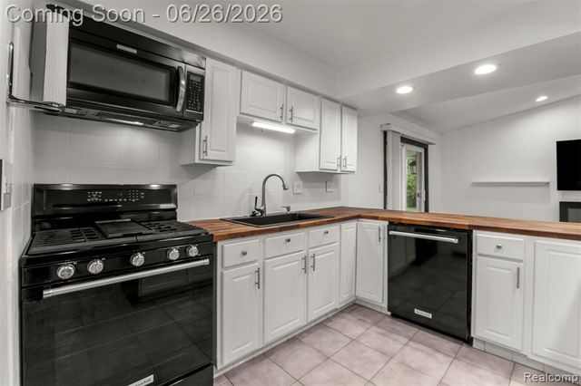 2168 Garry Drive, Troy, MI 48083