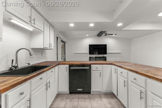 2168 Garry Drive, Troy, MI 48083
