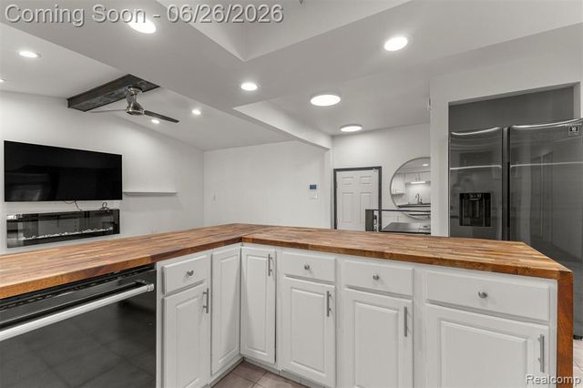 2168 Garry Drive, Troy, MI 48083