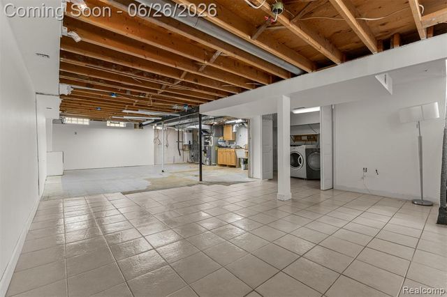 2168 Garry Drive, Troy, MI 48083