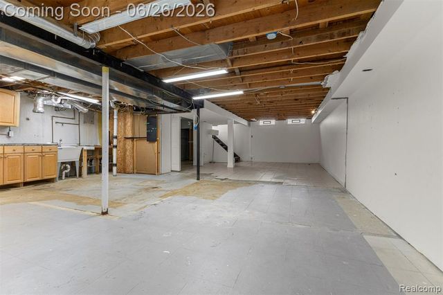 2168 Garry Drive, Troy, MI 48083