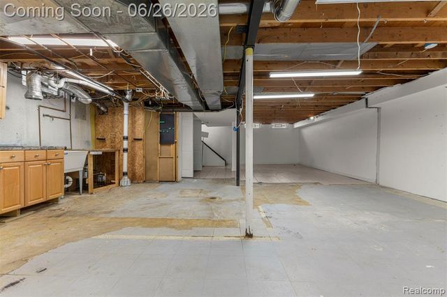 2168 Garry Drive, Troy, MI 48083