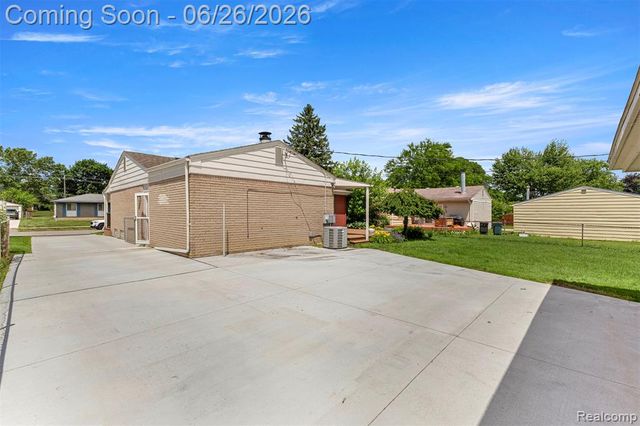 2168 Garry Drive, Troy, MI 48083