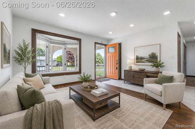 2168 Garry Drive, Troy, MI 48083