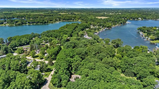 9240 400th AVENUE, Genoa City, WI 53128