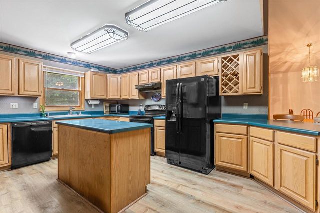 9240 400th AVENUE, Genoa City, WI 53128