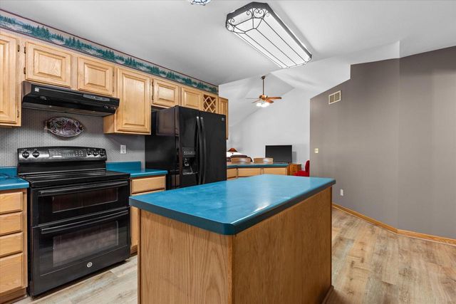 9240 400th AVENUE, Genoa City, WI 53128
