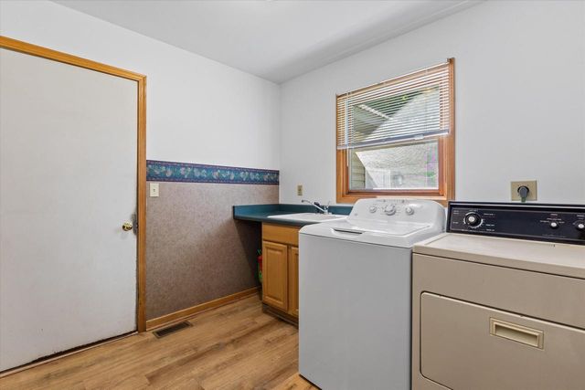 9240 400th AVENUE, Genoa City, WI 53128