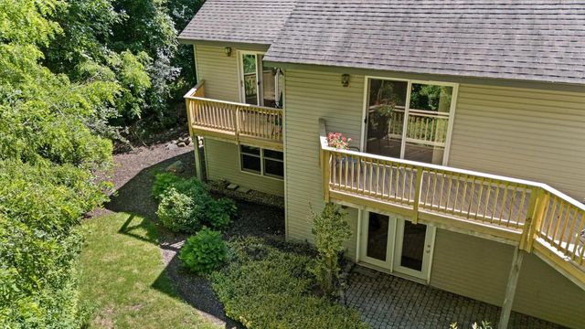 9240 400th AVENUE, Genoa City, WI 53128