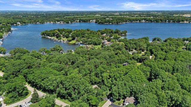 9240 400th AVENUE, Genoa City, WI 53128