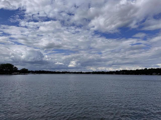 9240 400th AVENUE, Genoa City, WI 53128