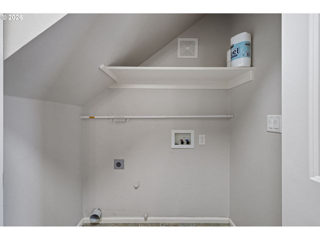 3570 KORBEL St, Eugene, OR 97404
