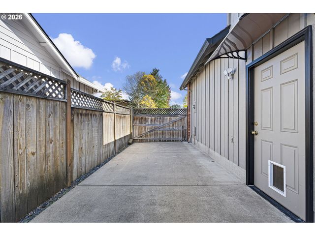 3570 KORBEL St, Eugene, OR 97404