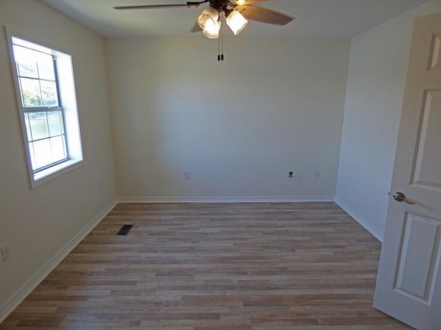 170 E Lakeshore Drive, Cherokee Village, AR 72529