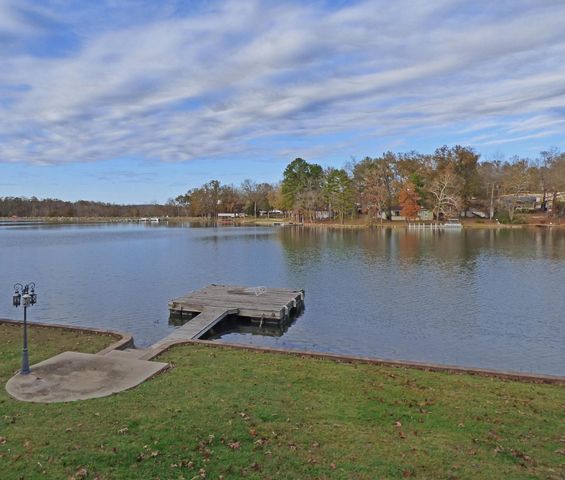 170 E Lakeshore Drive, Cherokee Village, AR 72529