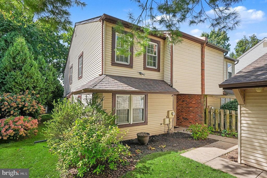 42 STACEY DR, DOYLESTOWN, PA 18901 — exterior